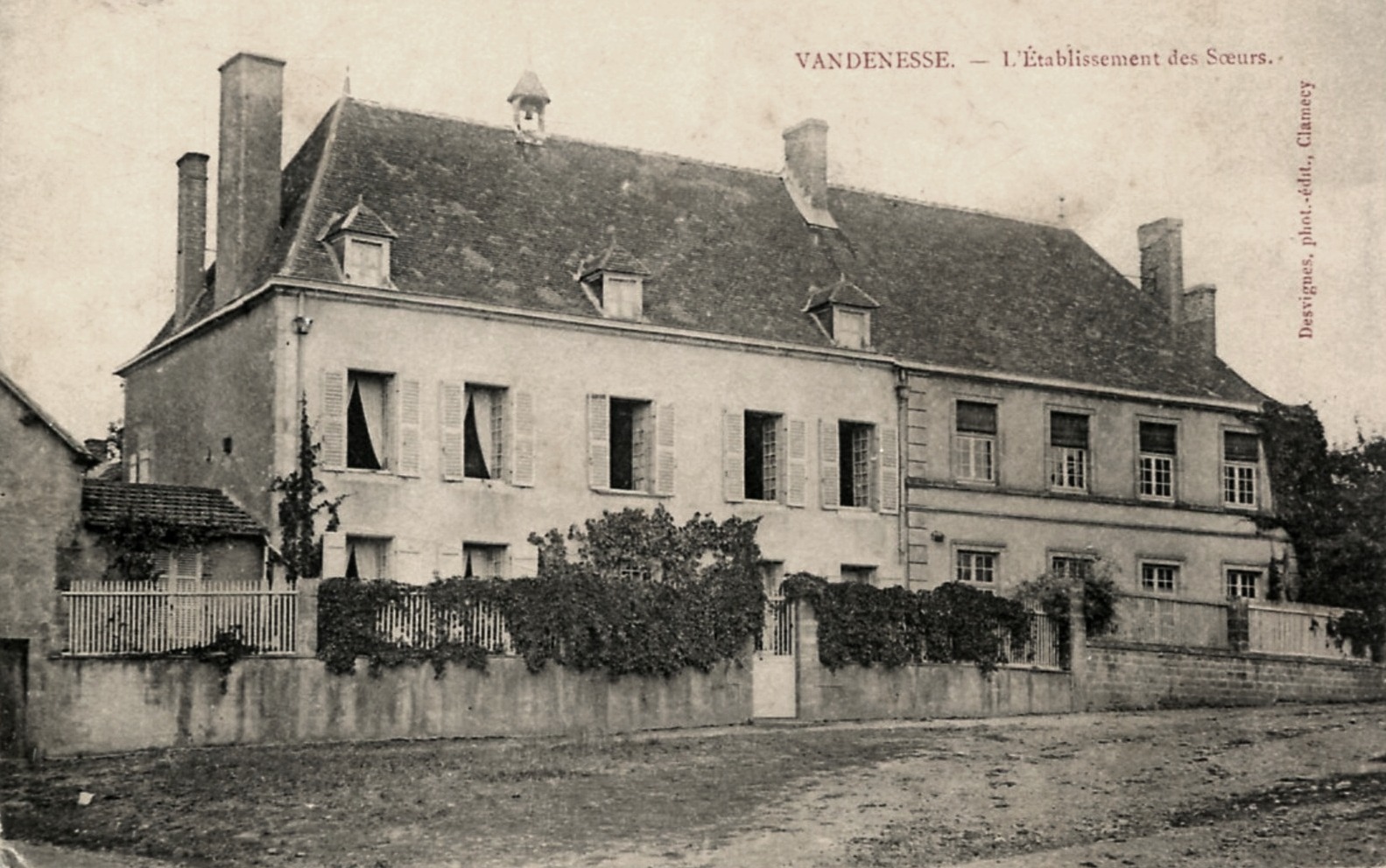 Vandenesse (Nièvre) Le couvent CPA