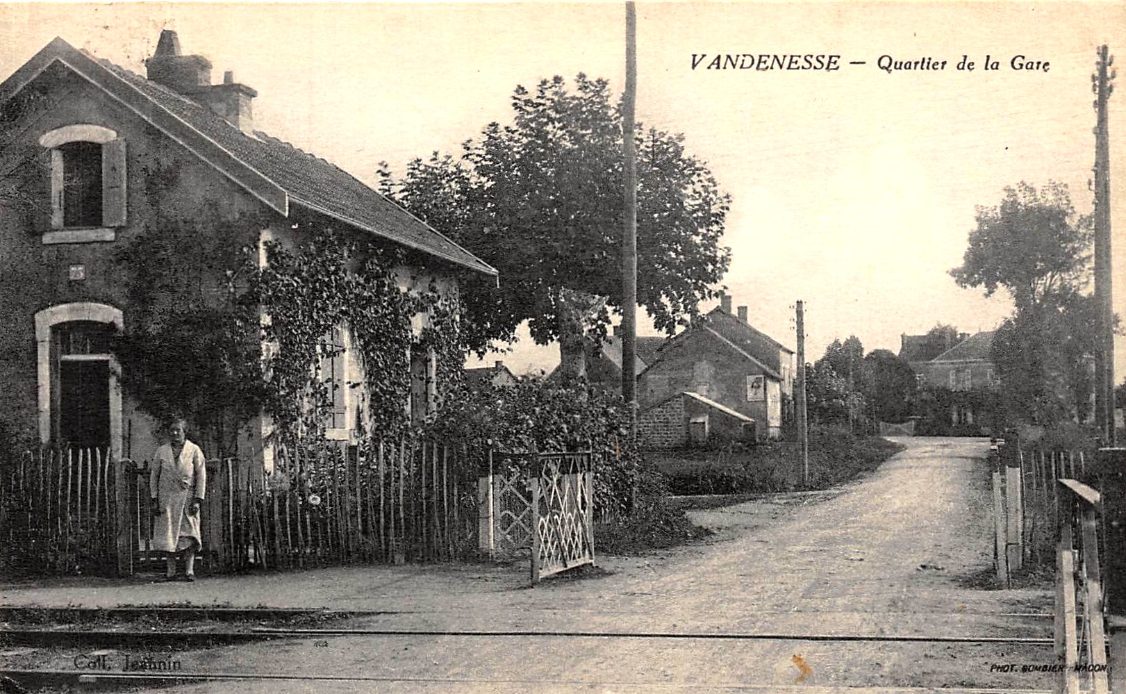 Vandenesse (Nièvre) Le quartier de la Gare CPA