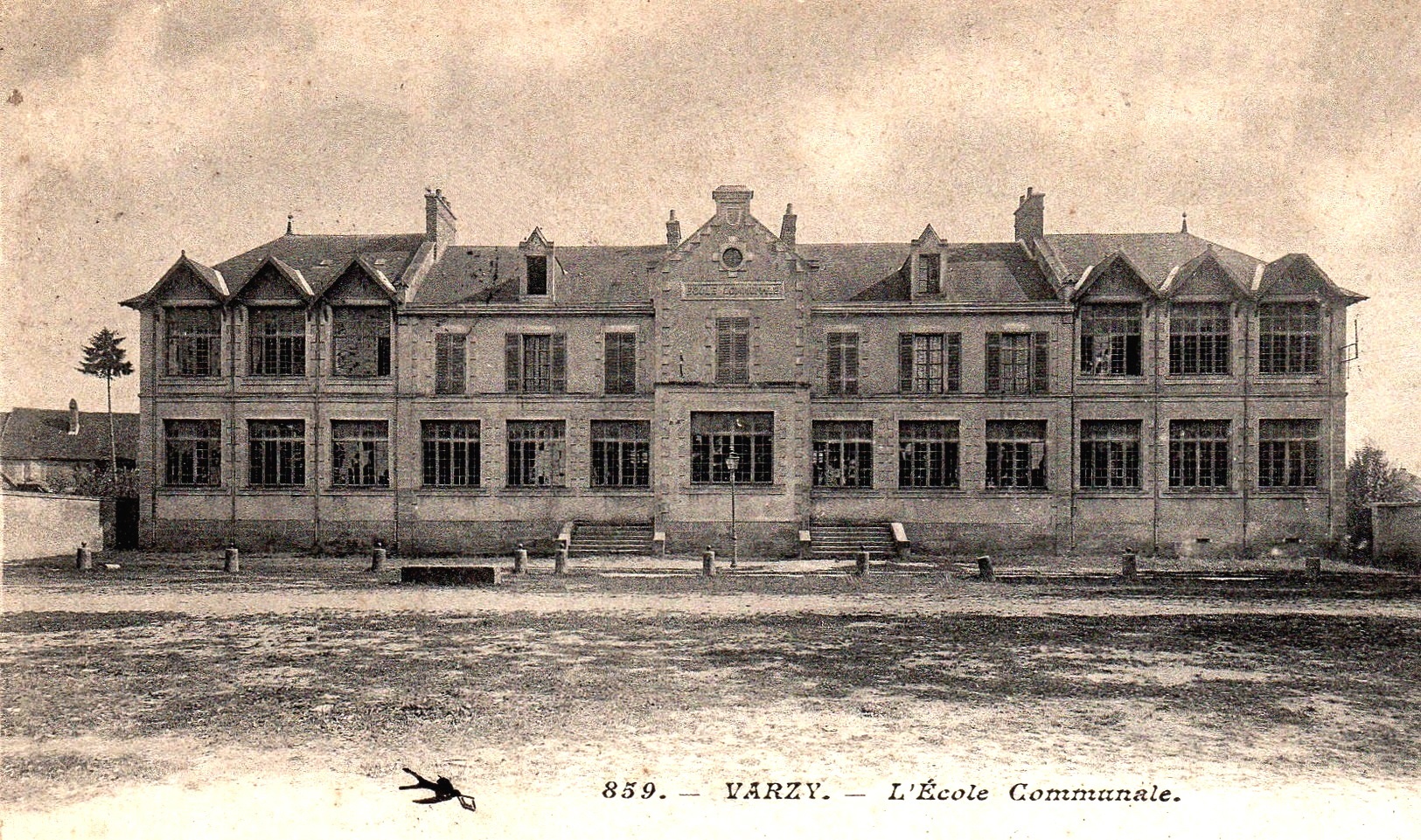 Varzy (Nièvre) L'école communale CPA