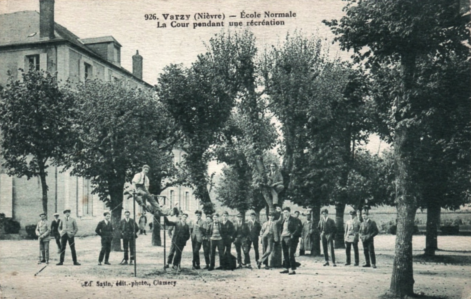 Varzy (Nièvre) L'école Normale CPA