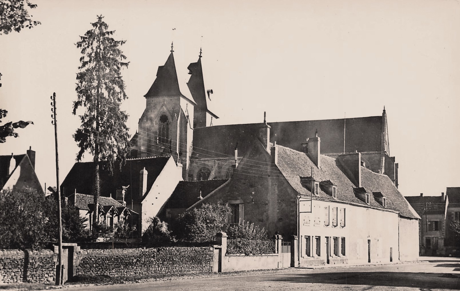 Varzy (Nièvre) L'église CPA