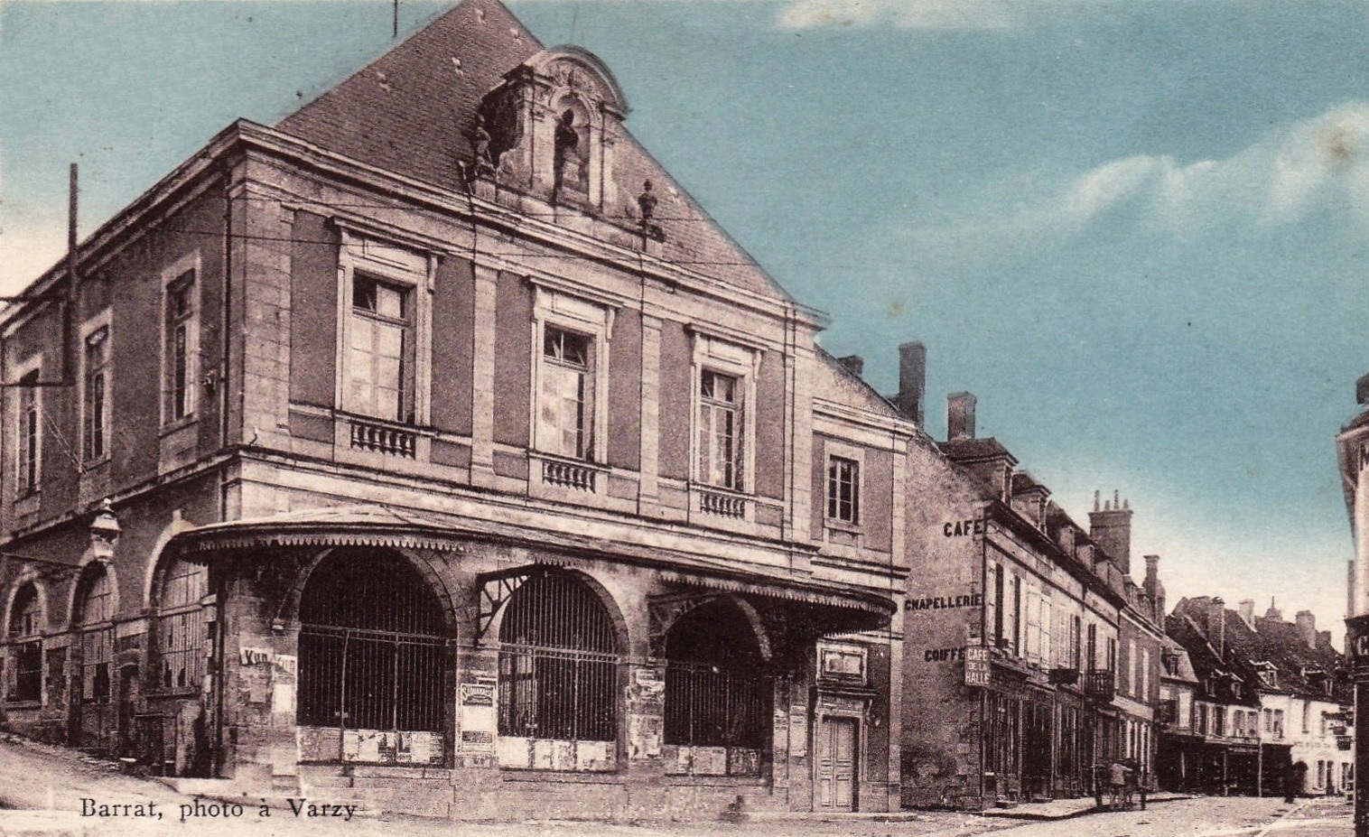 Varzy (Nièvre) La Halle CPA