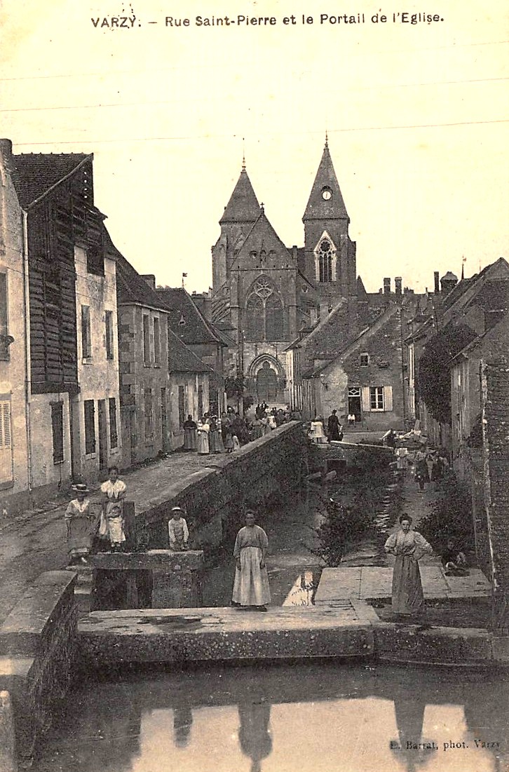 Varzy (Nièvre) La rue Saint Pierre CPA