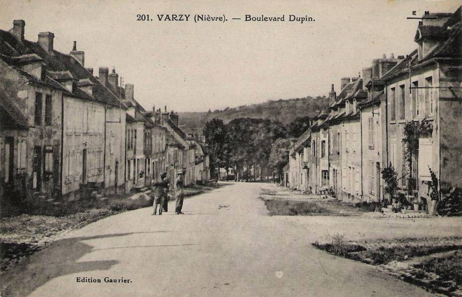 Varzy (Nièvre) Le Boulevard Dupin CPA