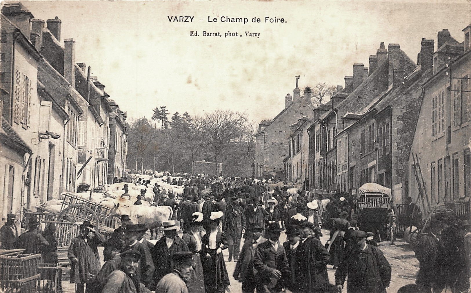 Varzy (Nièvre) Le champ de Foire CPA