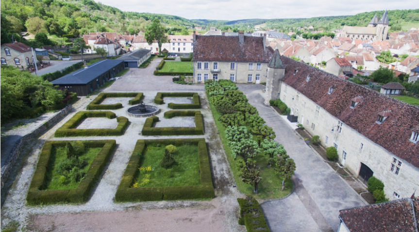 Varzy (Nièvre) Le château