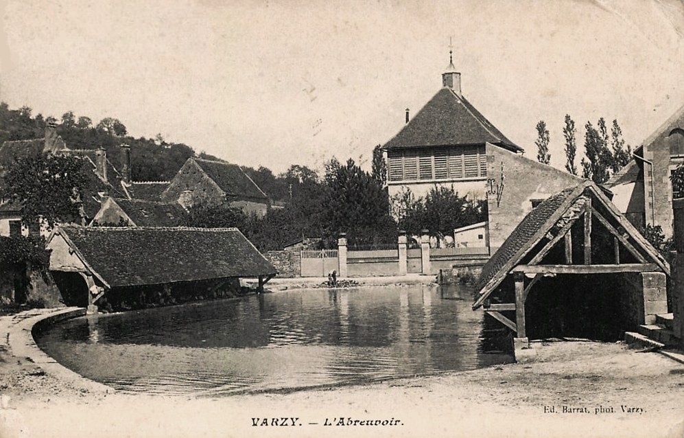 Varzy (Nièvre) Le lavoir CPA