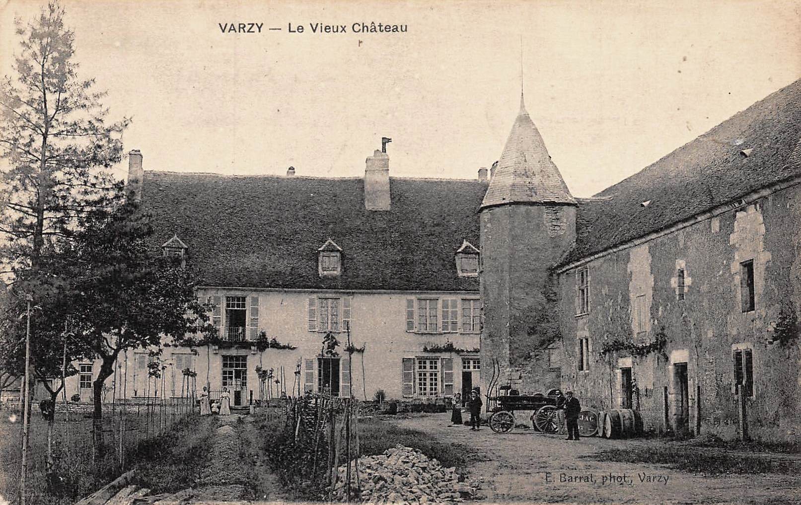 Varzy (Nièvre) Le vieux château CPA