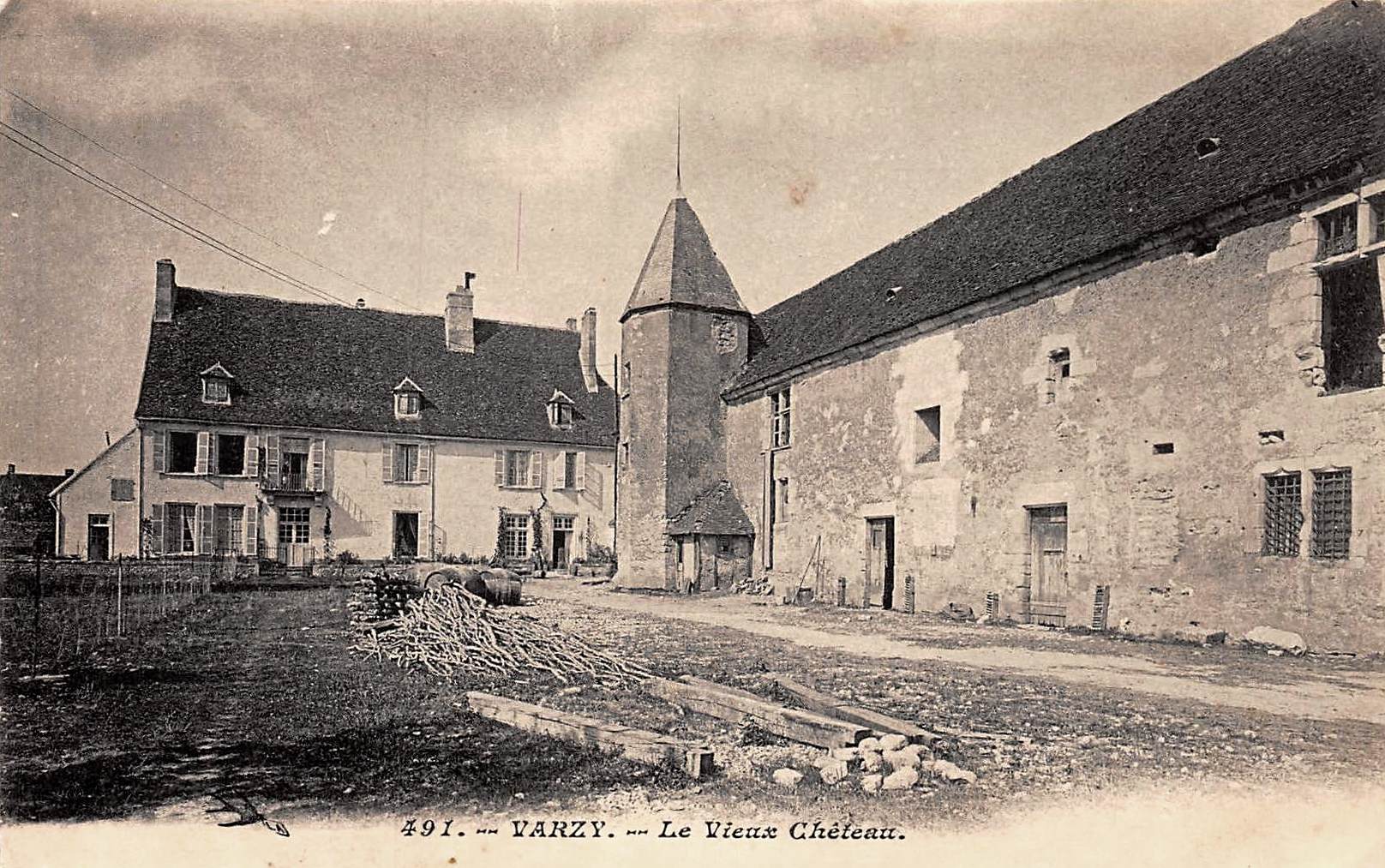 Varzy (Nièvre) Le vieux château CPA