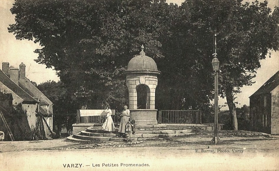 Varzy (Nièvre) Les Petites Promenades CPA
