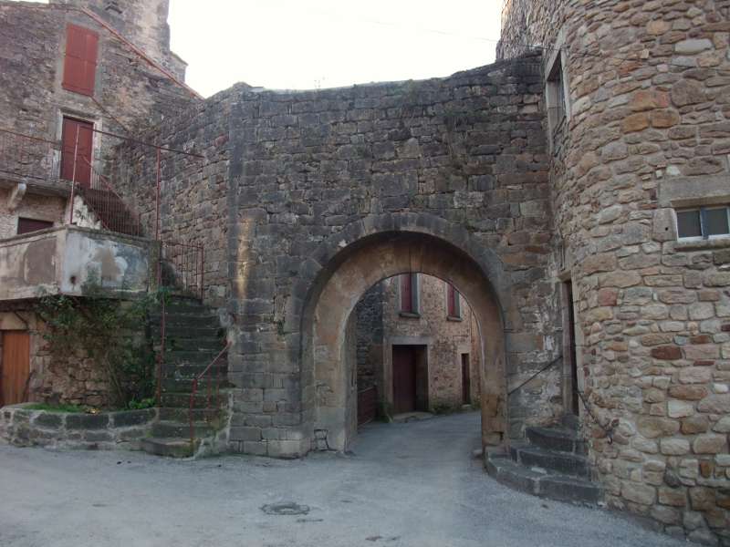 Versols-et-Lapeyre (Aveyron) Le bourg fortifié