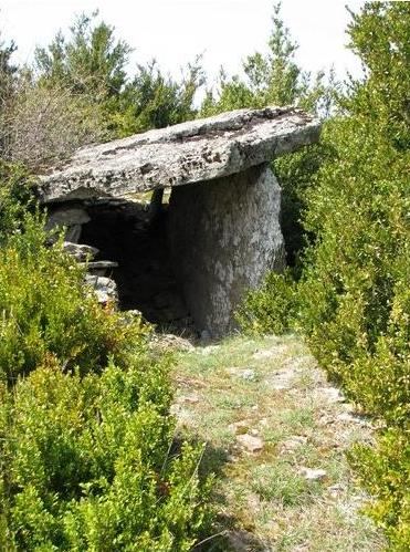 Versols-et-Lapeyre (Aveyron) Sayssou, le dolmen