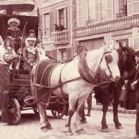 Vieils-Maisons (Aisne) CPA cavalcade 1910