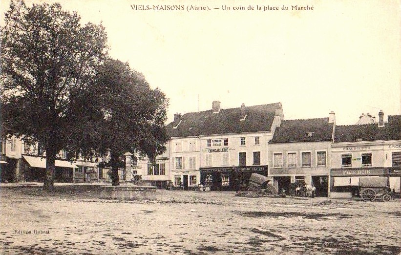 Vieils-Maisons (Aisne) CPA Place du marché