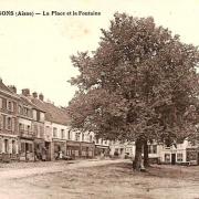 Vieils-Maisons (Aisne) CPA Place et fontaine en 1917