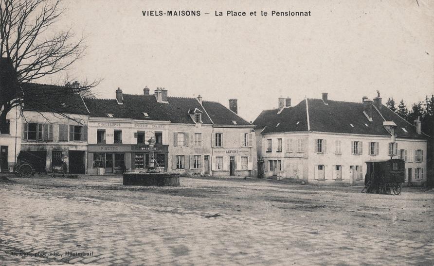 Vieils-Maisons (Aisne) CPA Place et pensionnat