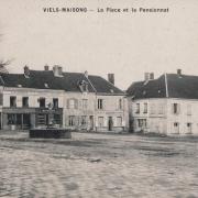 Vieils-Maisons (Aisne) CPA Place et pensionnat