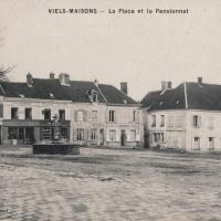 Vieils-Maisons (Aisne) CPA Place et pensionnat