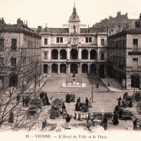 Hôtel de Ville et place CPA