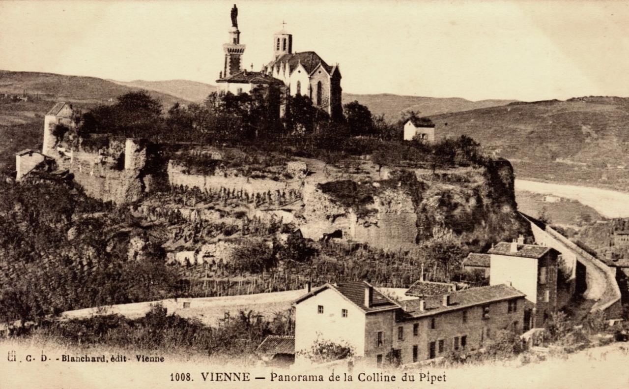 Vienne (Isère) La colline du Mont Pipet CPA