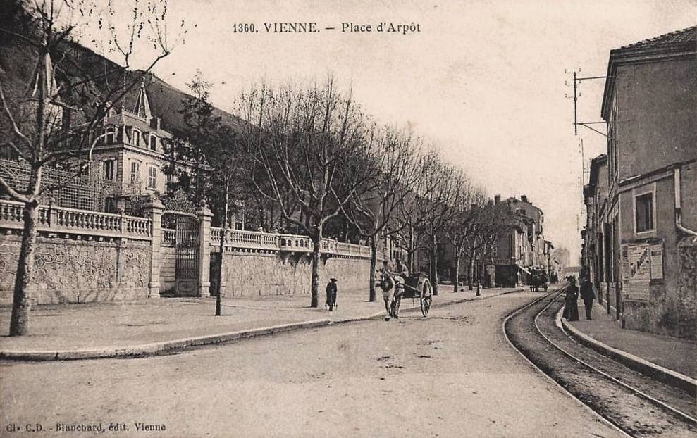 Vienne (Isère) La place d'Arpôt CPA