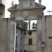 Porte de la cour de l'Ambulance