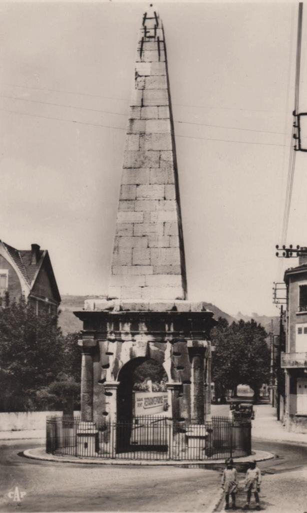 Vienne (Isère) La pyramide CPA