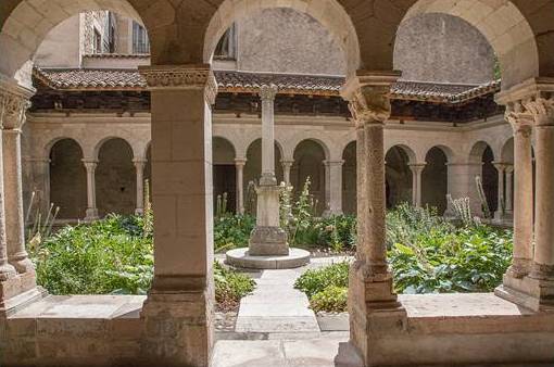 Vienne (Isère) Le cloître de l'abbaye Saint-André-le-Bas