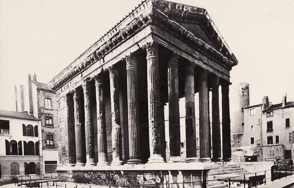 Vienne (Isère) Le temple d'Auguste et Livie CPA