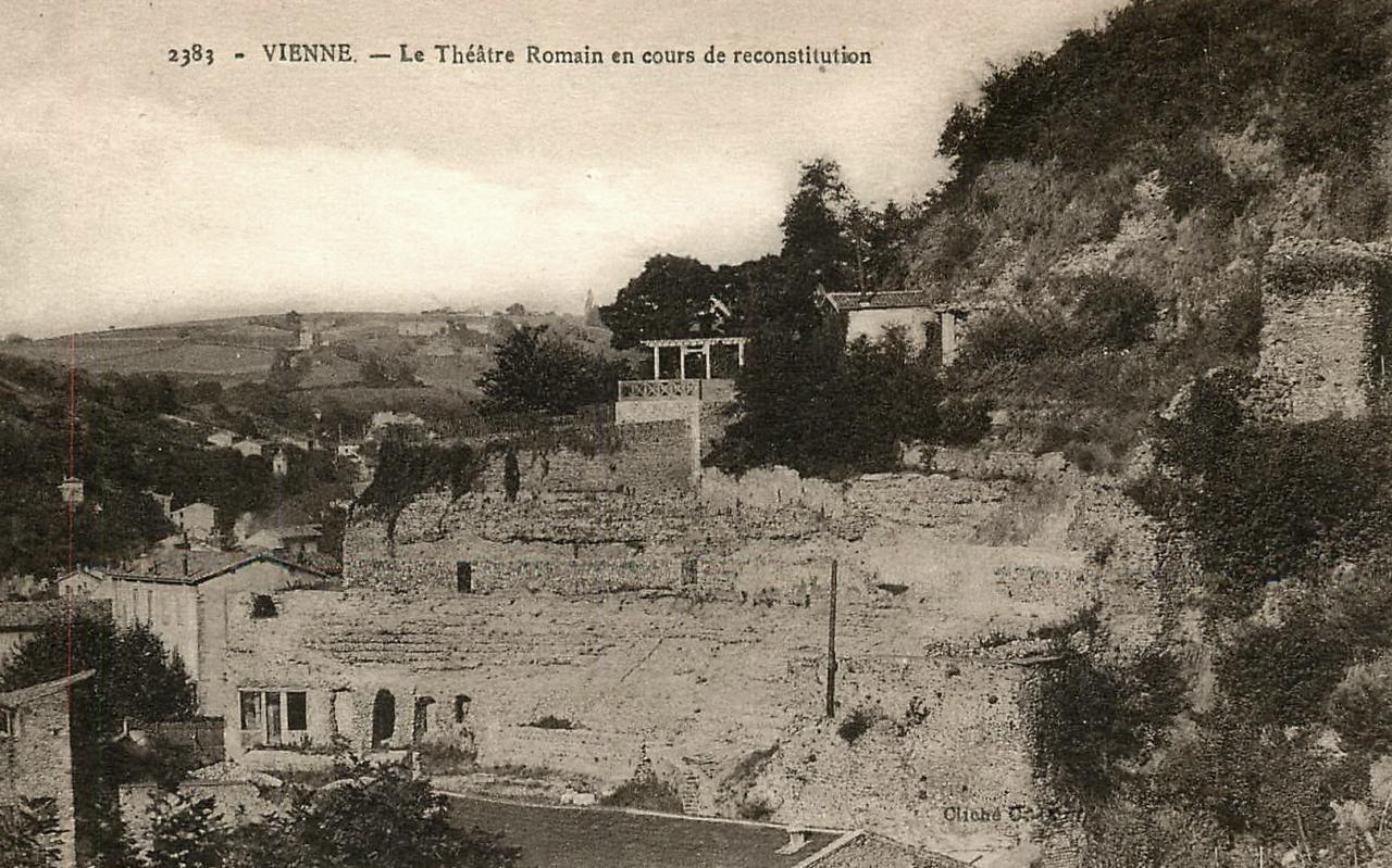 Vienne (Isère) Le théâtre antique CPA