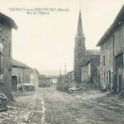 Vigneul-sous-Montmédy (Meuse) La rue de l'église CPA