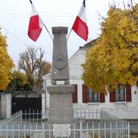 Villers-en-Prayères (Aisne) le monuments aux morts