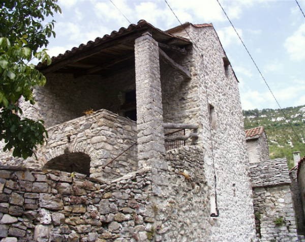 Dans le village