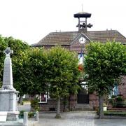 Wambaix 59 la mairie et le monument aux morts