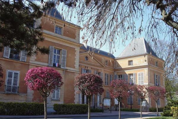 Clichy sous bois seine saint denis l hotel de ville ancien chateau