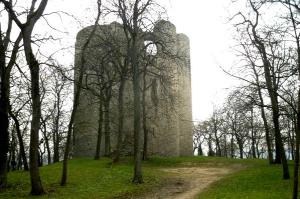Etampes essone le chateau feodal la tour guinette