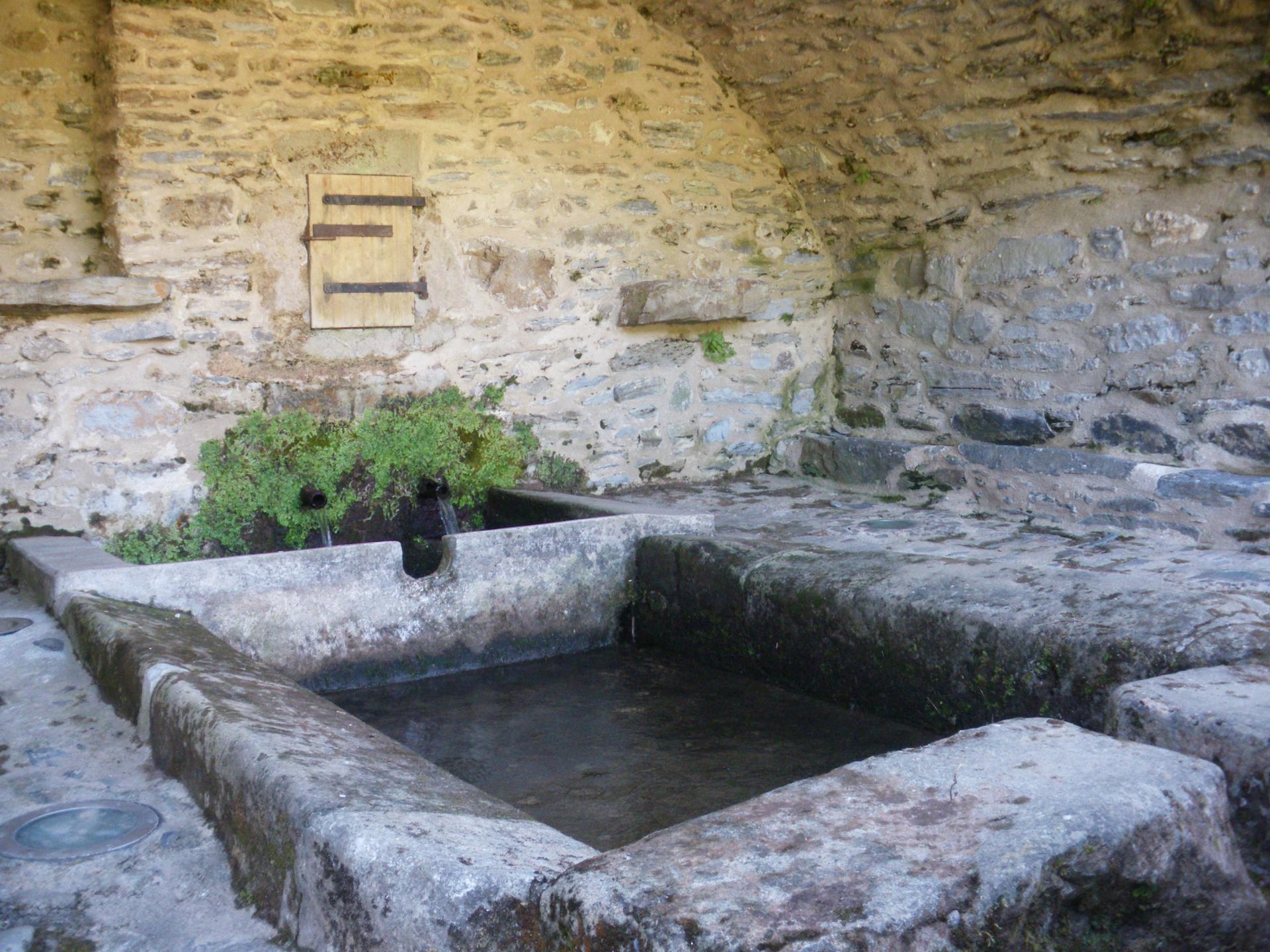 Laroque, le lavoir