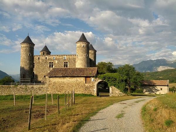 Jarrie isere le chateau de bon repos