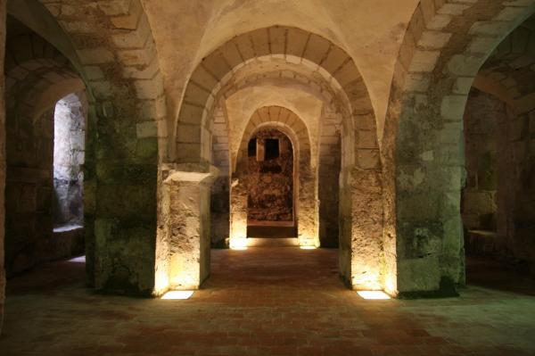 Lere cher la collegiale saint martin crypte romane