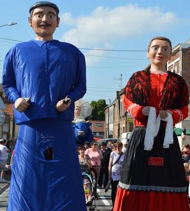 Les geants de caudry batisse et laite