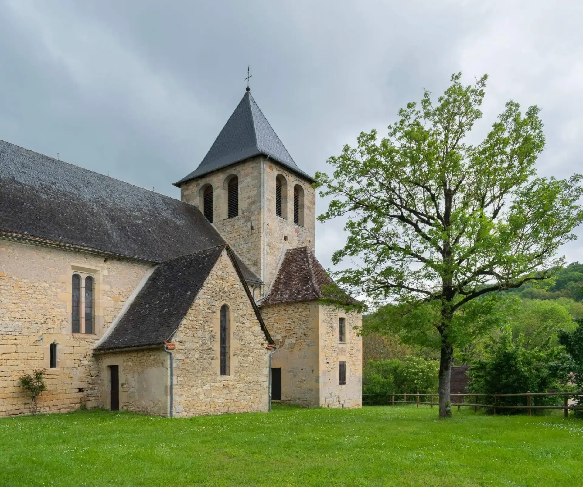 Lissac et mouret lot l eglise sainte genevieve