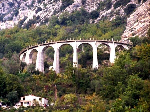 Menton, viaduc du Caramel