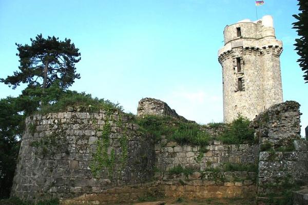 Montlhery essonne le chateau la tour