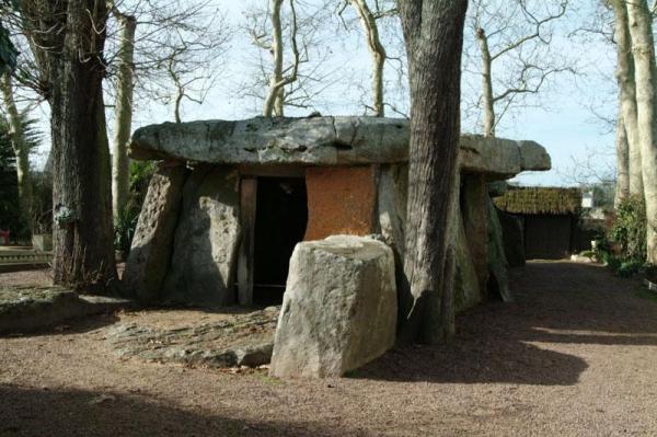 Saumur maine et loire le dolmen de bagneux