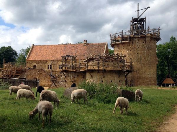 Treigny yonne le chateau de guedelon